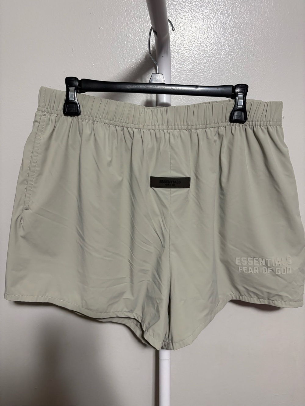 Essentials Shorts in Light Gray Sz.L